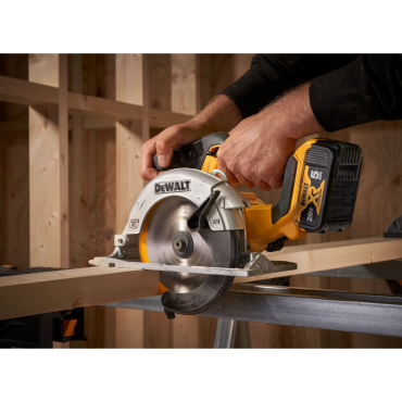 DEWALT 20V Max 6-1/2" Circular Saw DCS565B