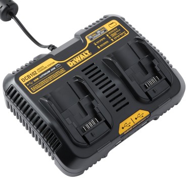 DEWALT 12V MAX*/20V MAX*/FLEXVOLT® 4 Amp Dual Port Charger DCB102