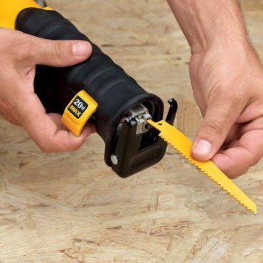 DeWALT DCS380P1 Cordless Reciprocating Saw Kit