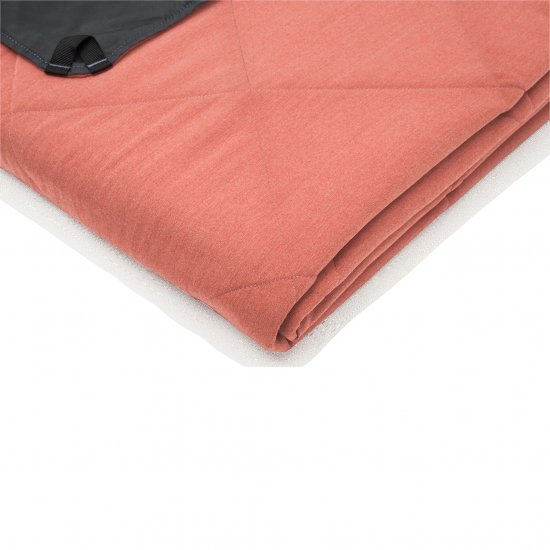 https://www.wylaco.com/image/cache/catalog/products/Yeti/Lowlands_blanket_coral_quilting-550x550.jpg