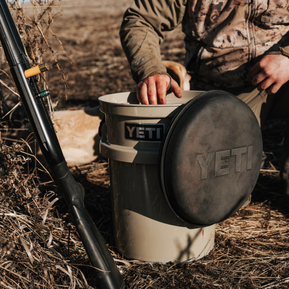 Yeti Loadout Bucket Swivel Seat Black
